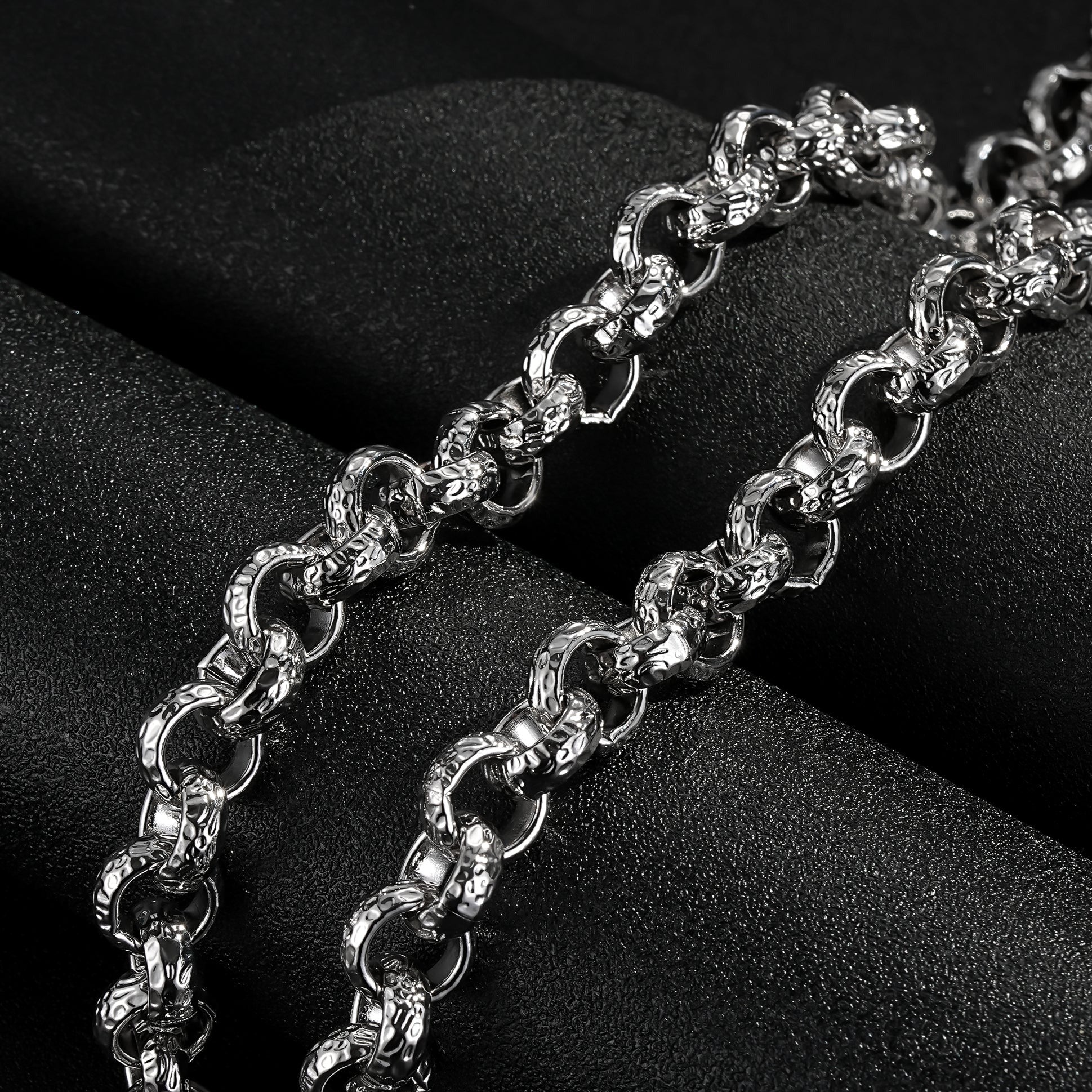 Close-up of Silver Diamond Patterned Chain