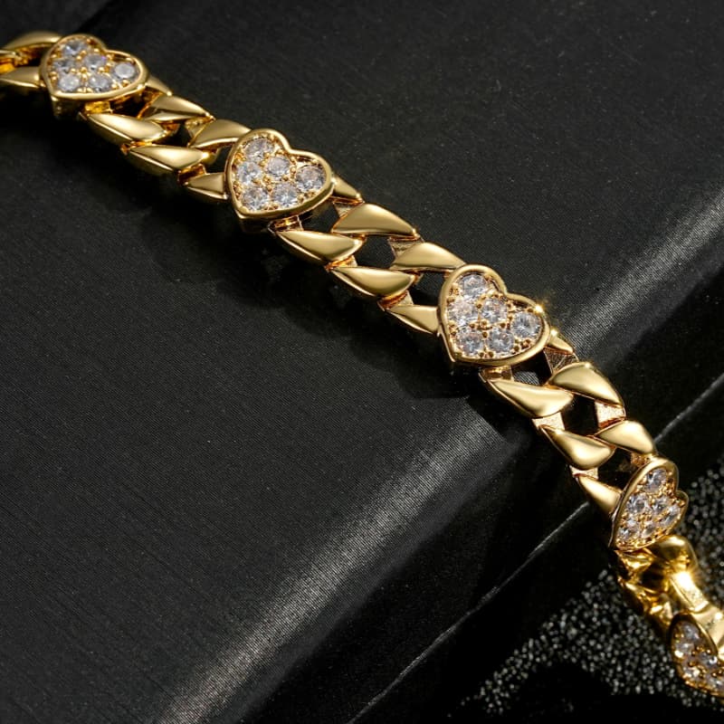 Kids’ gold heart curb bracelet, 7mm width, 6 inches, 11 grams, gold-filled.