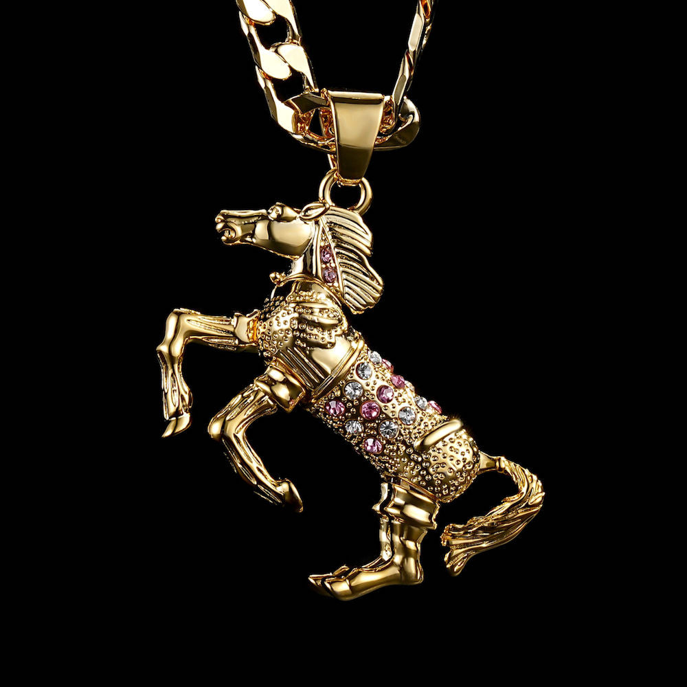 Side profile of the Cuban chain with gold horse pendant, emphasizing the 4mm thickness