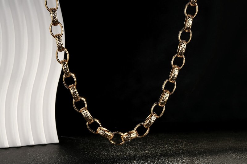 10mm Gold Oval Belcher Hammered Pattern Chained Chain
